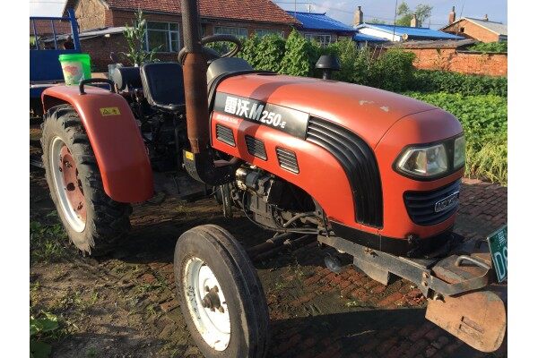 雷沃250拖拉机