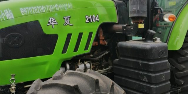 华夏2104拖拉机