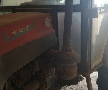 东方红704拖拉机