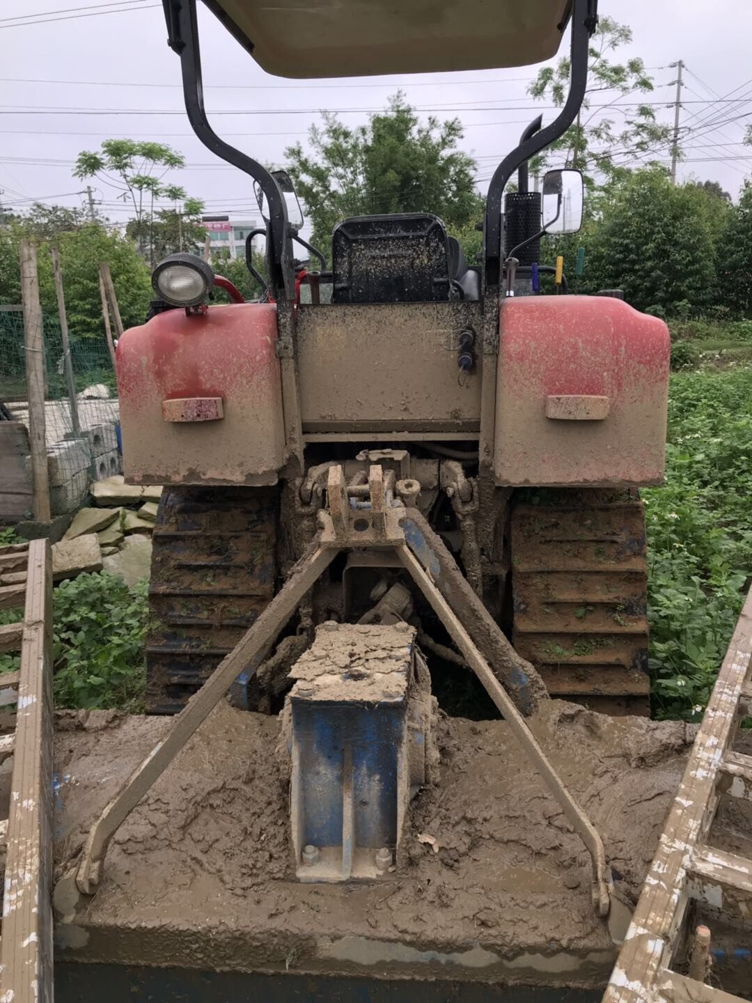 东方红702履带拖拉机