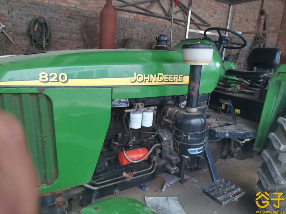 约翰迪尔820拖拉机