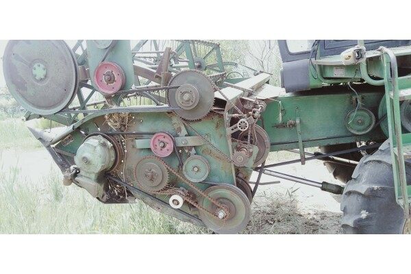 约翰迪尔1048联合收割机