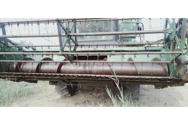 约翰迪尔1048联合收割机