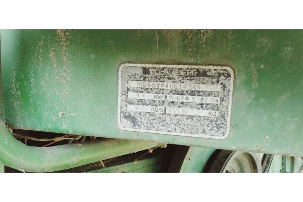 约翰迪尔1048联合收割机