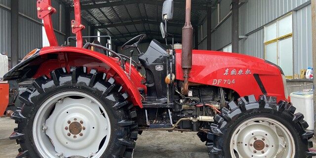 东风704拖拉机
