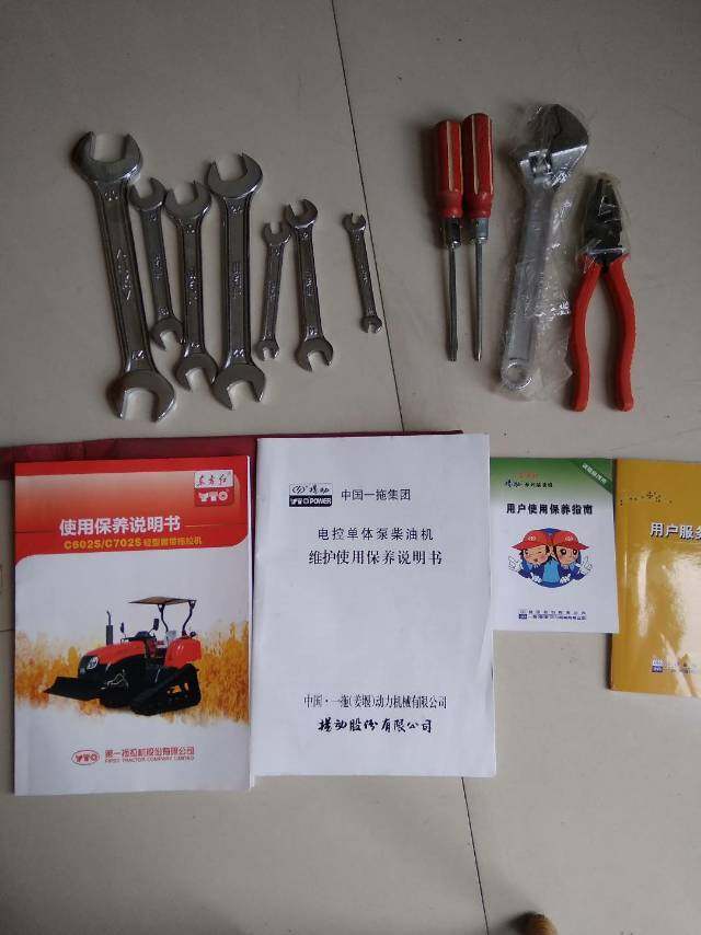东方红702履带拖拉机