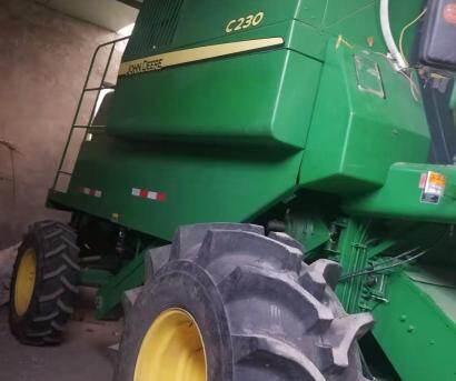 约翰迪尔c230联合收割机