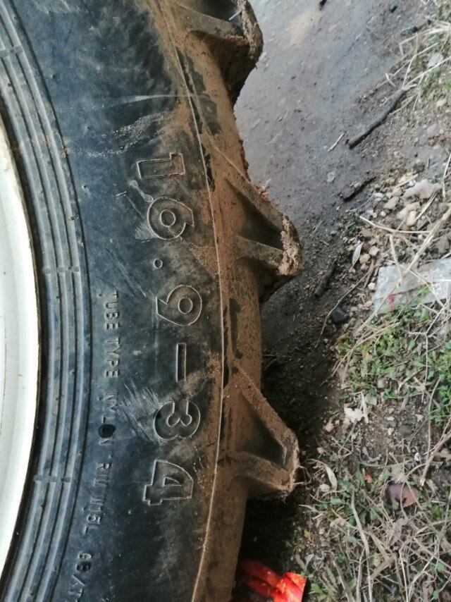 上海纽荷兰SNH1000拖拉机