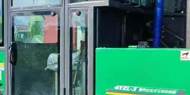 拉法山4YZL-3履带式玉米收割机