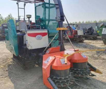 沃德1000履帶收割打捆包膜一體機(jī)