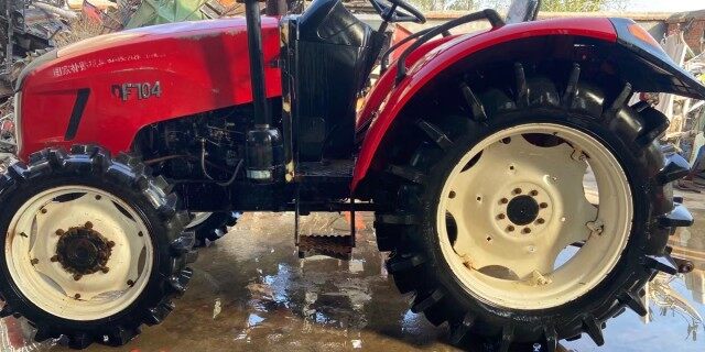 东风DF704拖拉机