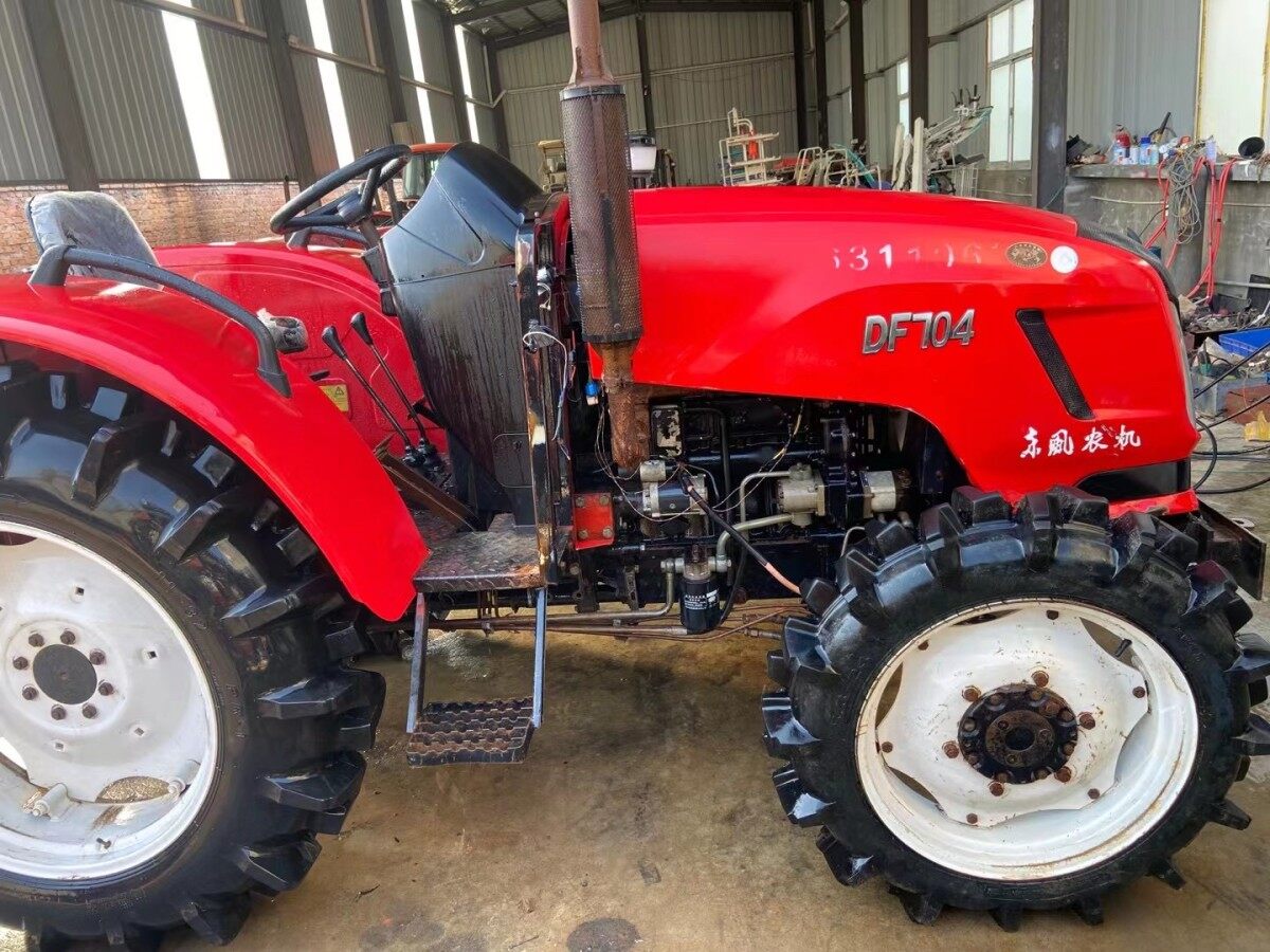 东风DF704拖拉机