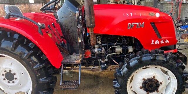 东风DF704拖拉机