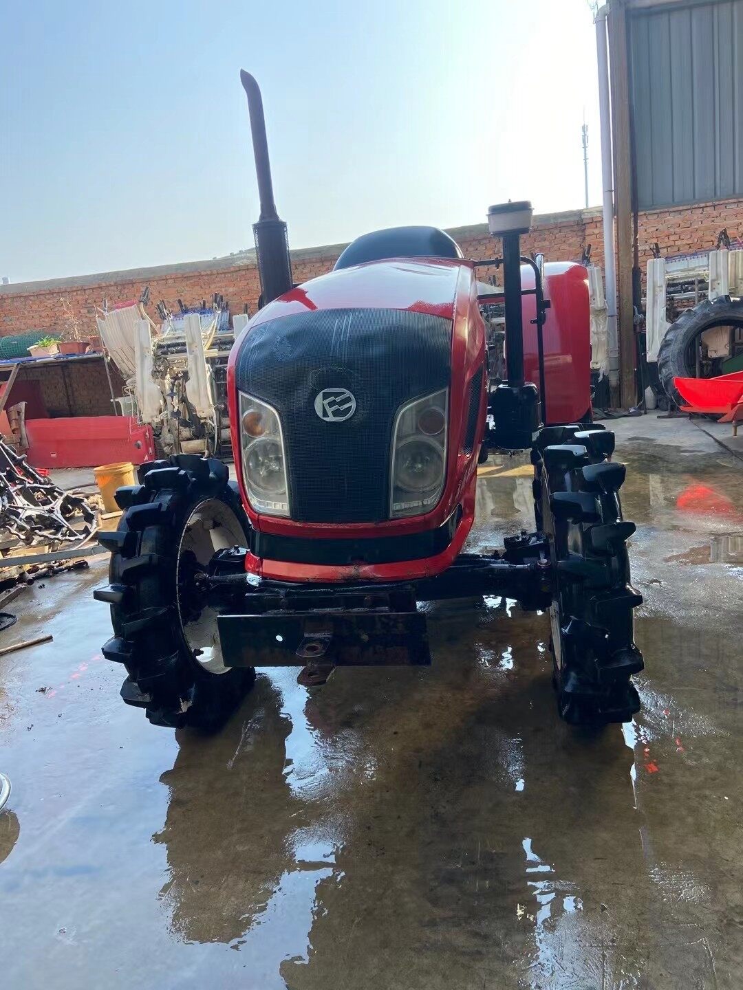 东风DF704拖拉机