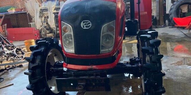 东风DF704拖拉机