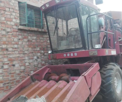 出售2012年新疆牧神4YZB-1800自走式玉米联合收获机