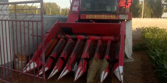 新疆牧神4YZB-7玉米联合收获机
