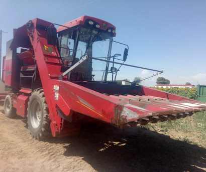 新疆牧神4YZB-8玉米收割机