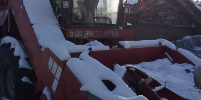 新疆牧神4YZT-10自走式玉米籽粒收获机