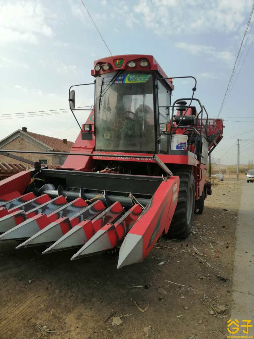 新疆牧神Y8玉米收割机
