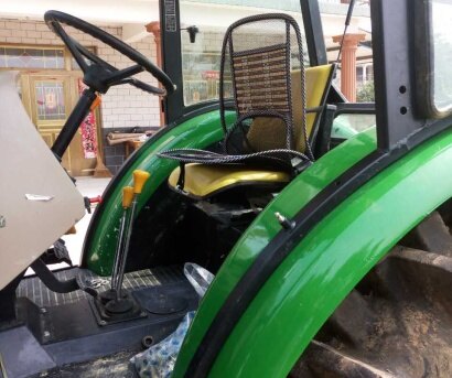 出售2015年约翰迪尔704拖拉机