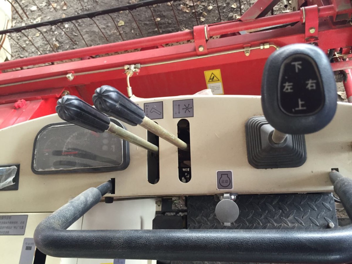2015雷沃谷神4LZ-4G1履带式全喂入收割机