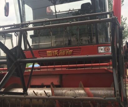 雷沃谷神4LZ-2.5E4小麥收割機