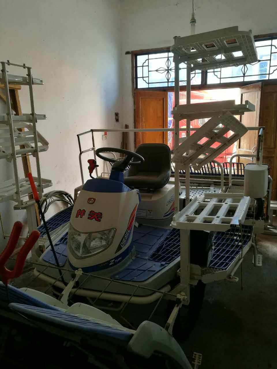 东风井关PZ80-25乘坐式高速插秧机