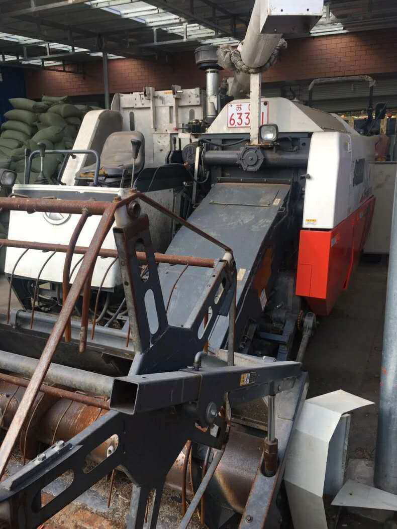 久保田688收割机