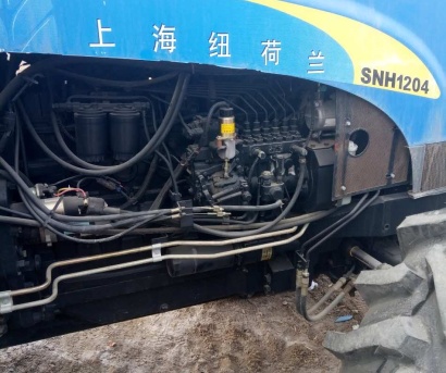 出售2013年上海纽荷兰SNH1204拖拉机