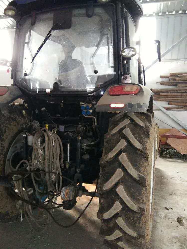 雷沃M1204拖拉机