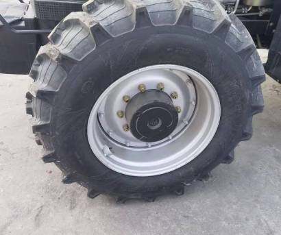 華夏XTC2004輪式拖拉機(jī)