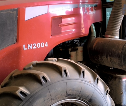 东方红LN2004型轮式拖拉机
