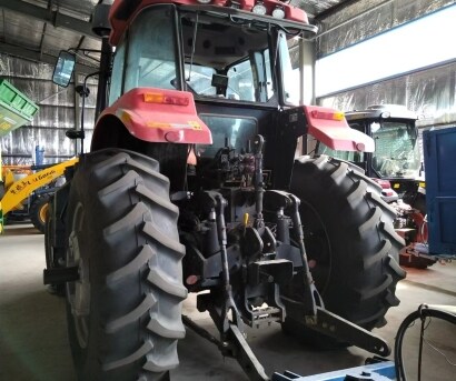 東方紅LX2204輪式拖拉機(jī)