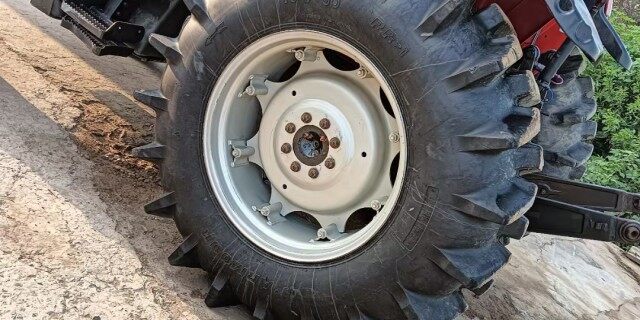 东方红LY1404拖拉机