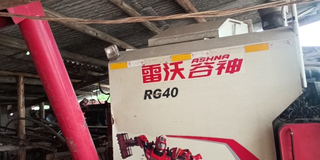 雷沃谷神RG40型履带式谷物联合收割机