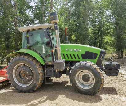 华夏1804F拖拉机