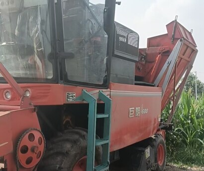 巨明4YZP-4M(688)自走式玉米收獲機
