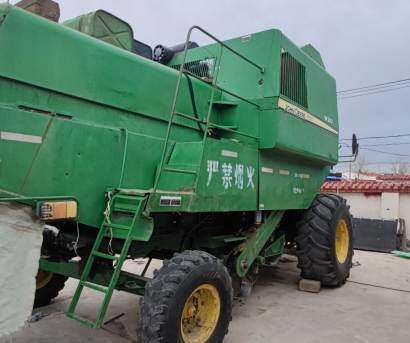 約翰迪爾W210聯(lián)合收割機