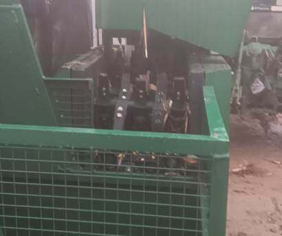 丘陵悍馬收割機