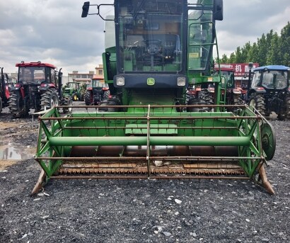 約翰迪爾W80聯(lián)合收割機(jī)