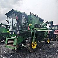 約翰迪爾W100聯(lián)合收割機