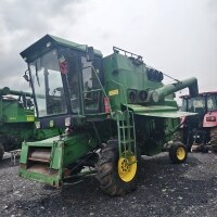約翰迪爾W100聯(lián)合收割機(jī)