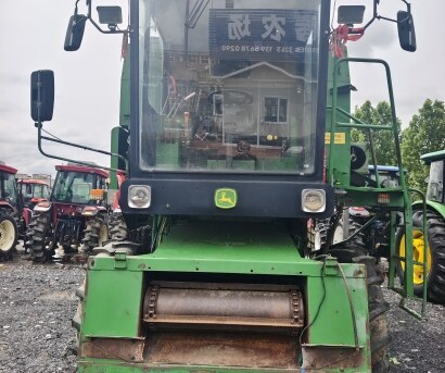 約翰迪爾W100聯(lián)合收割機(jī)