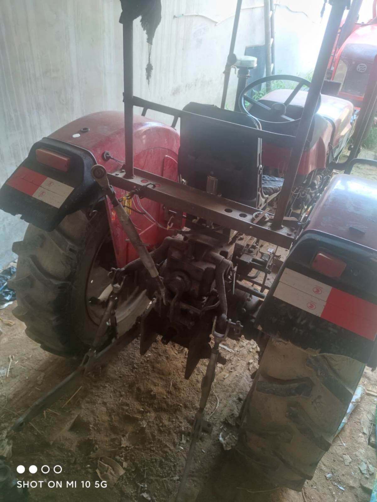 东方红MF400拖拉机