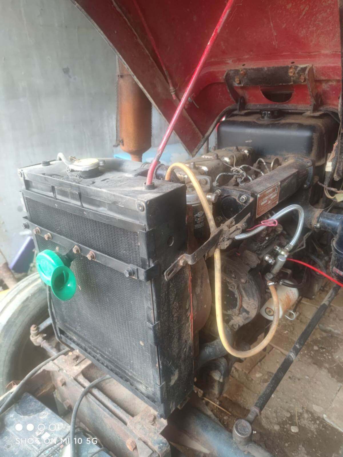 东方红MF400拖拉机