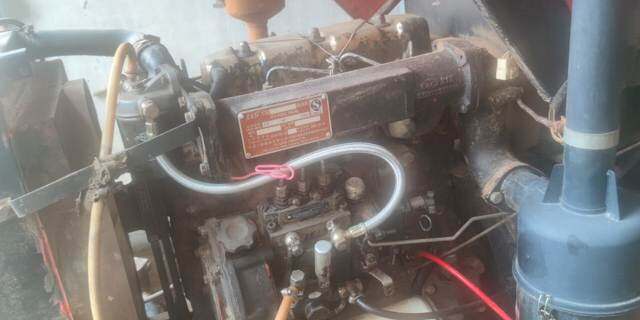 东方红MF400拖拉机