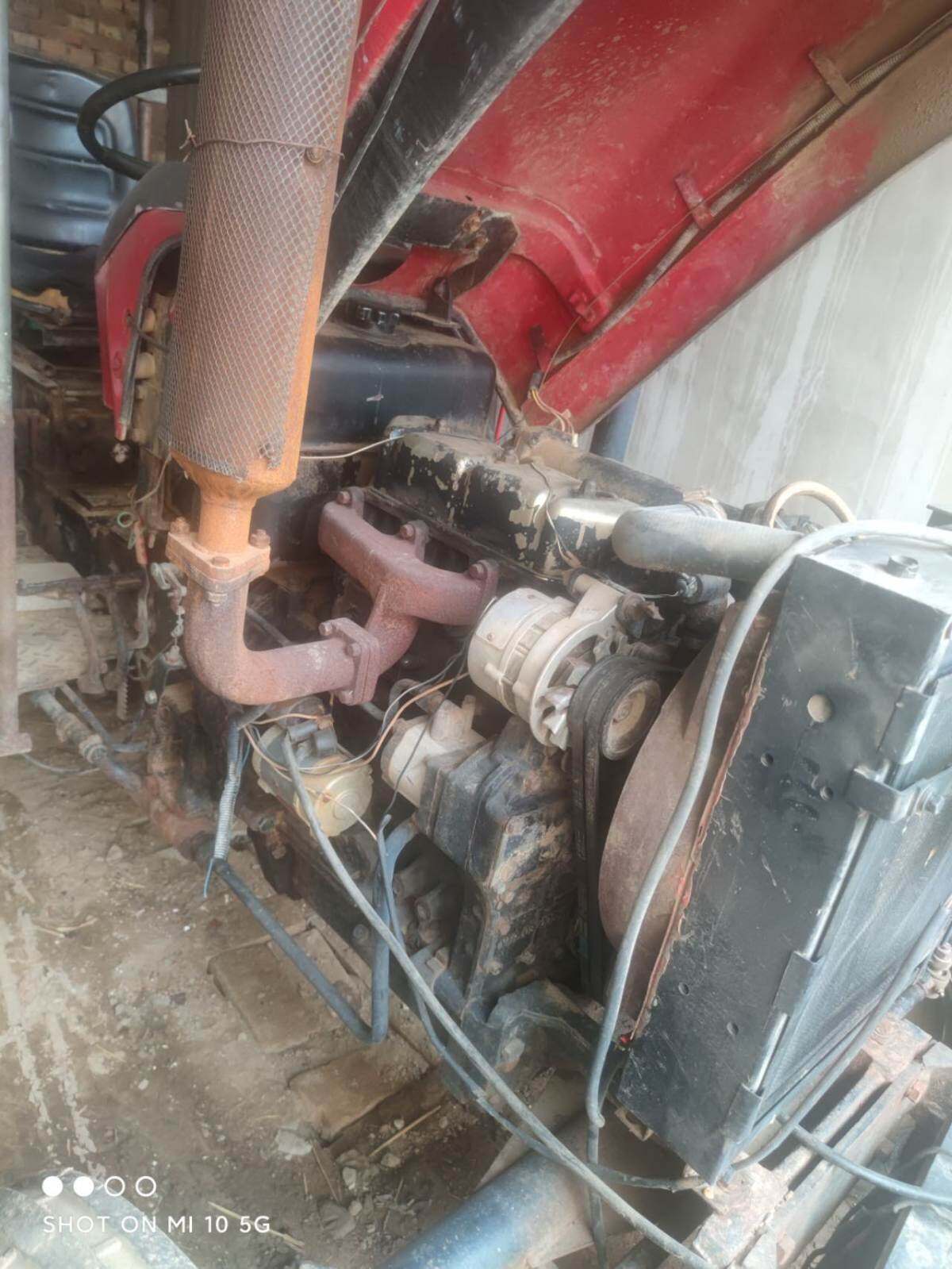 东方红MF400拖拉机