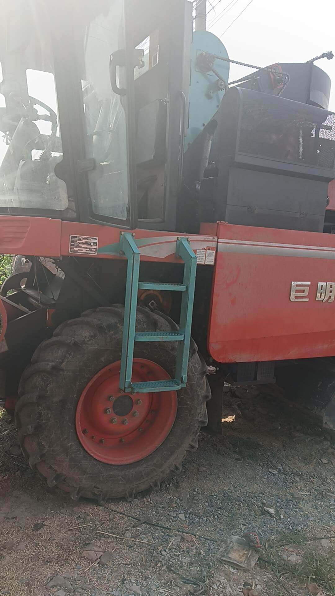 巨明688玉米收获机