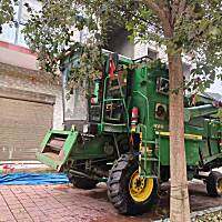 约翰迪尔W80收割机